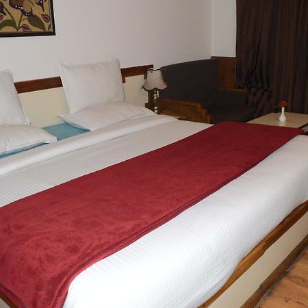 Standard Hotel And Resturant Srīnagar Екстериор снимка