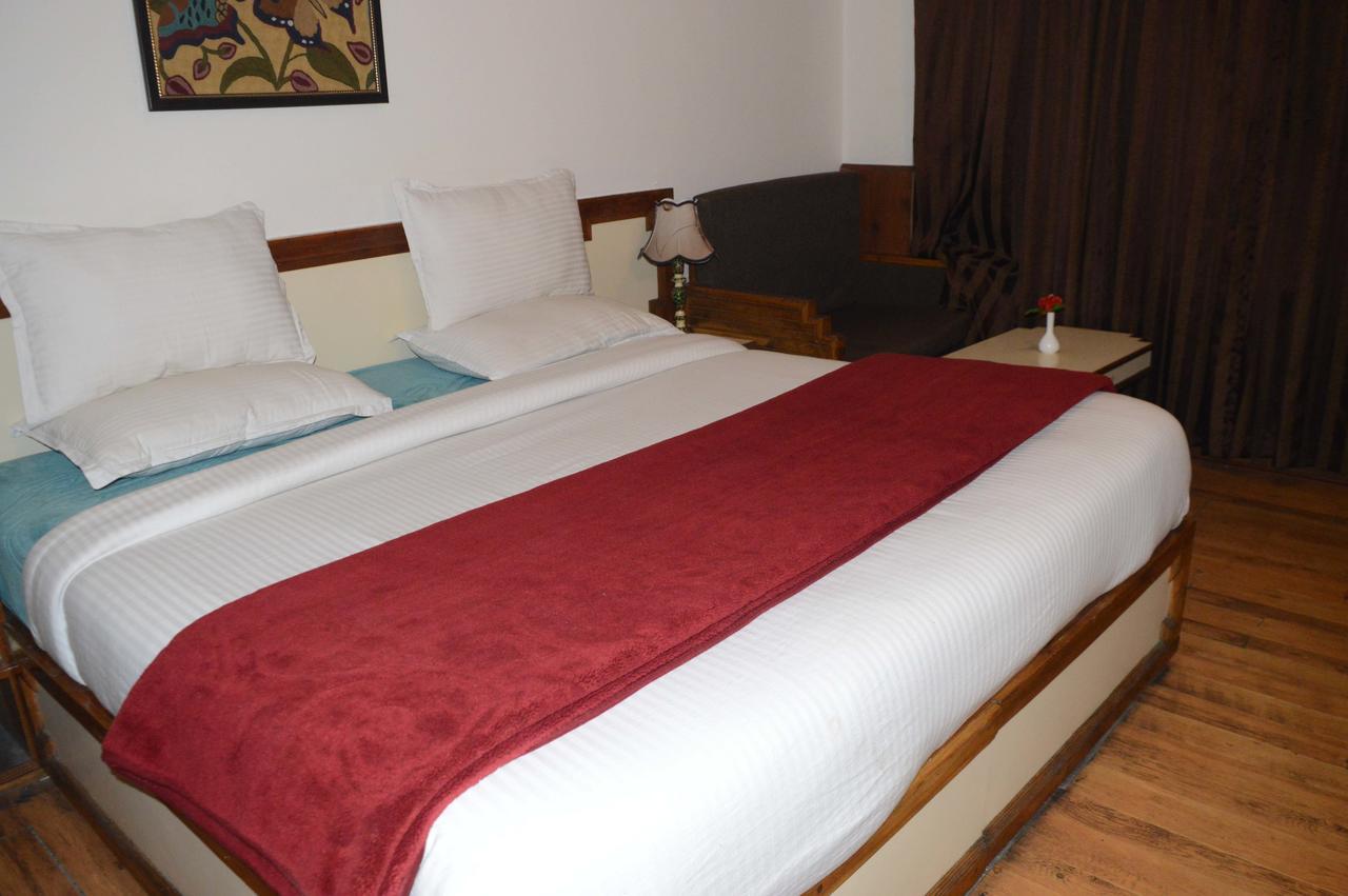 Standard Hotel And Resturant Srīnagar Екстериор снимка