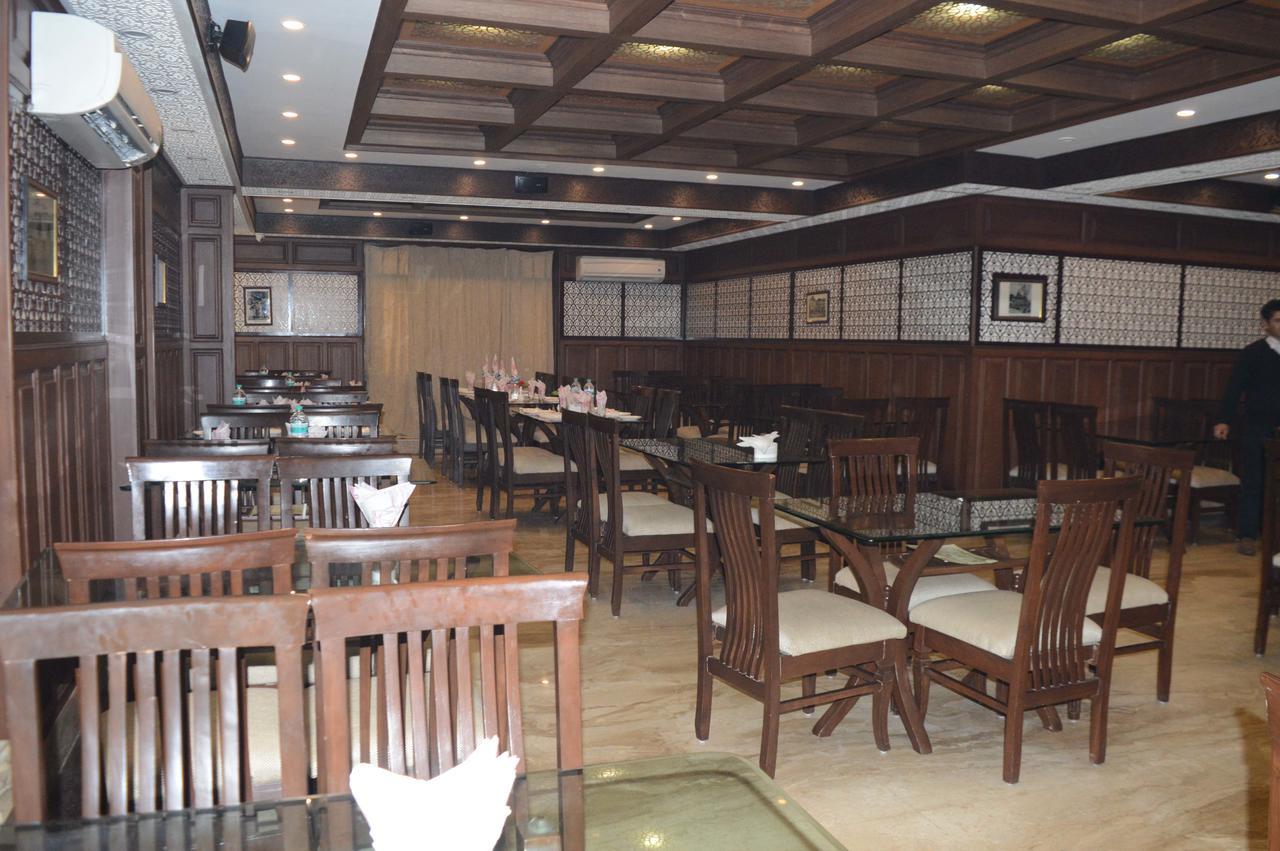Standard Hotel And Resturant Srīnagar Екстериор снимка