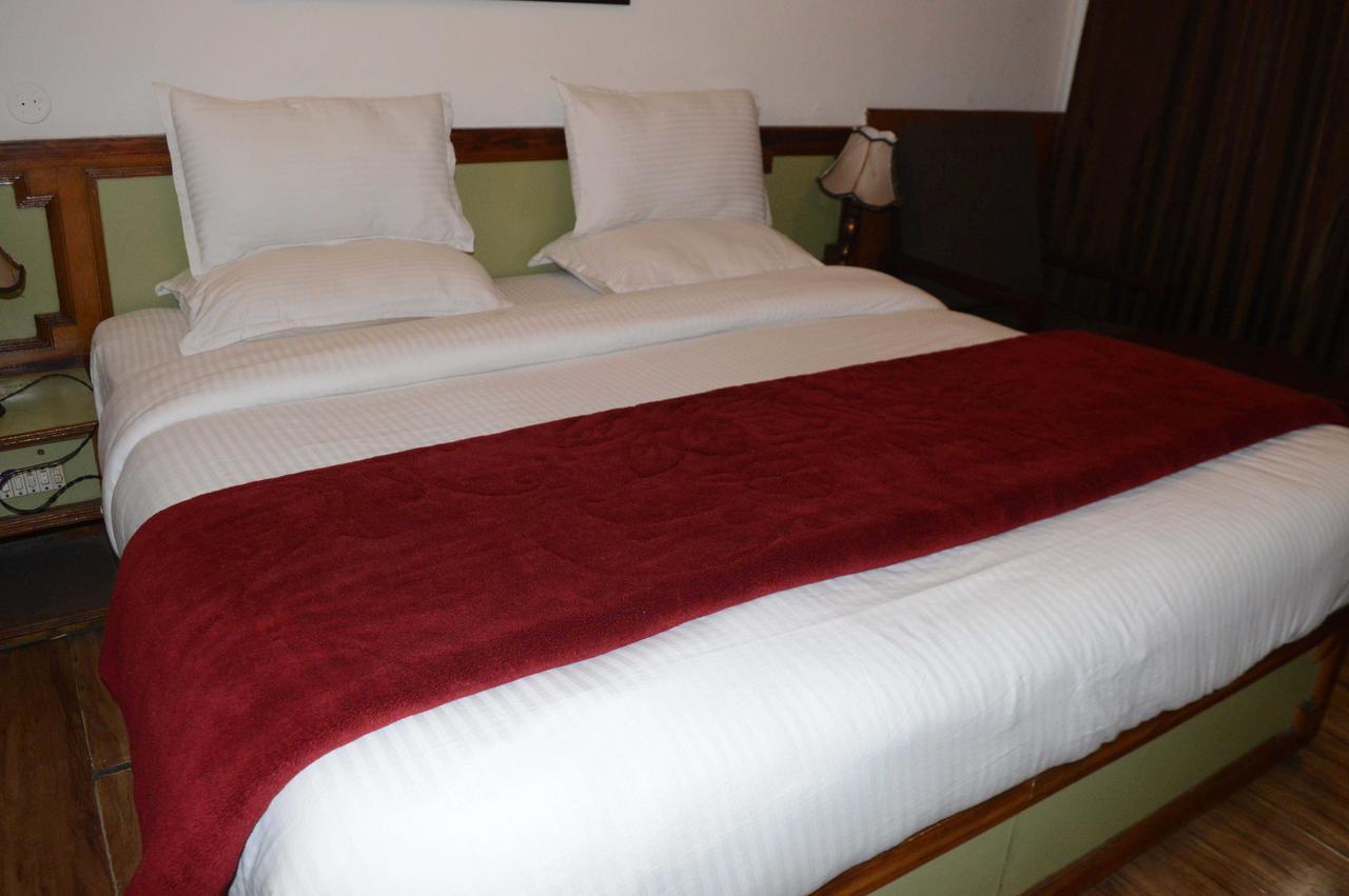 Standard Hotel And Resturant Srīnagar Екстериор снимка