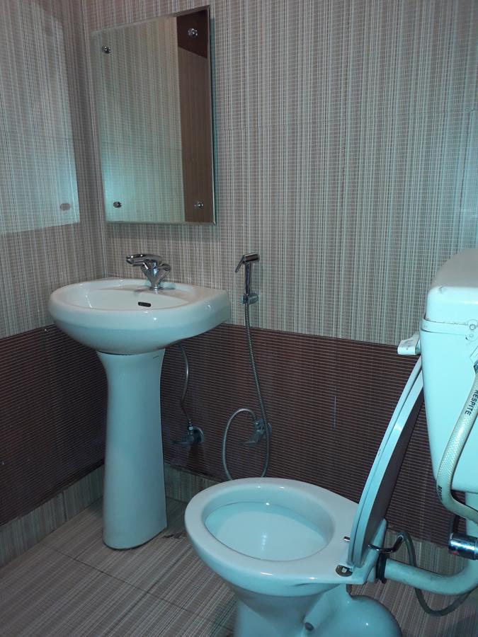Standard Hotel And Resturant Srīnagar Екстериор снимка