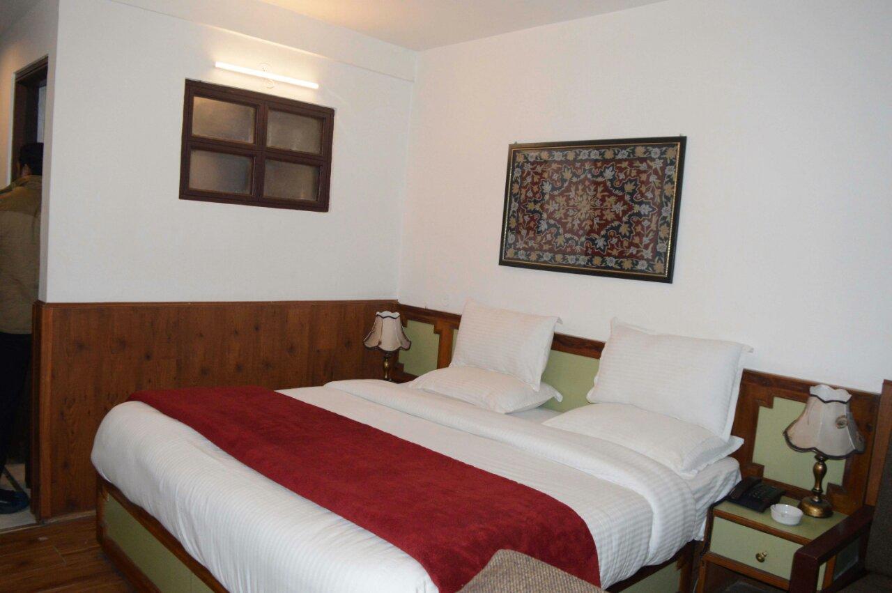 Standard Hotel And Resturant Srīnagar Екстериор снимка