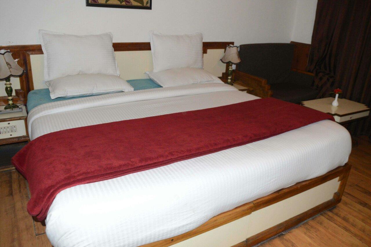 Standard Hotel And Resturant Srīnagar Екстериор снимка