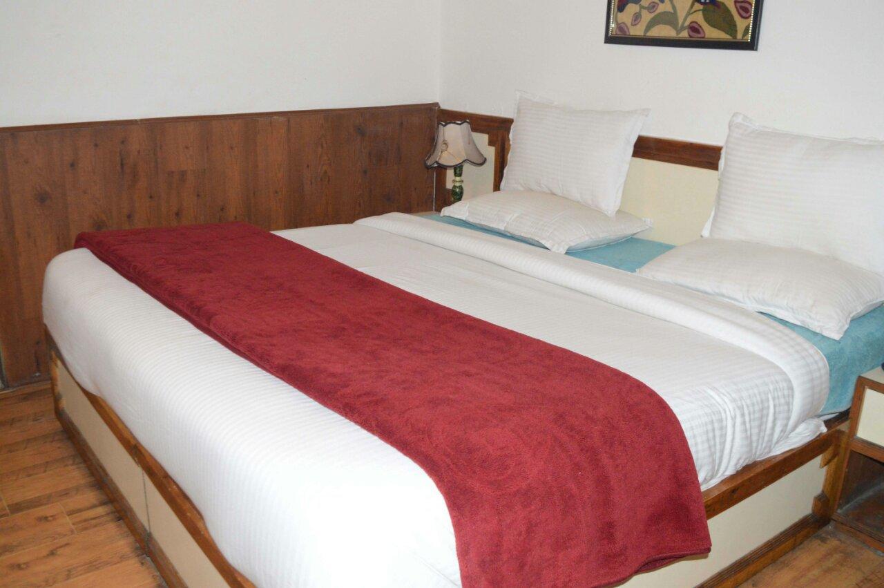 Standard Hotel And Resturant Srīnagar Екстериор снимка