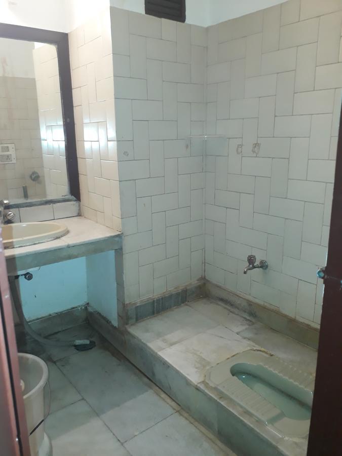 Standard Hotel And Resturant Srīnagar Екстериор снимка