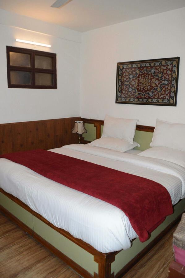 Standard Hotel And Resturant Srīnagar Екстериор снимка