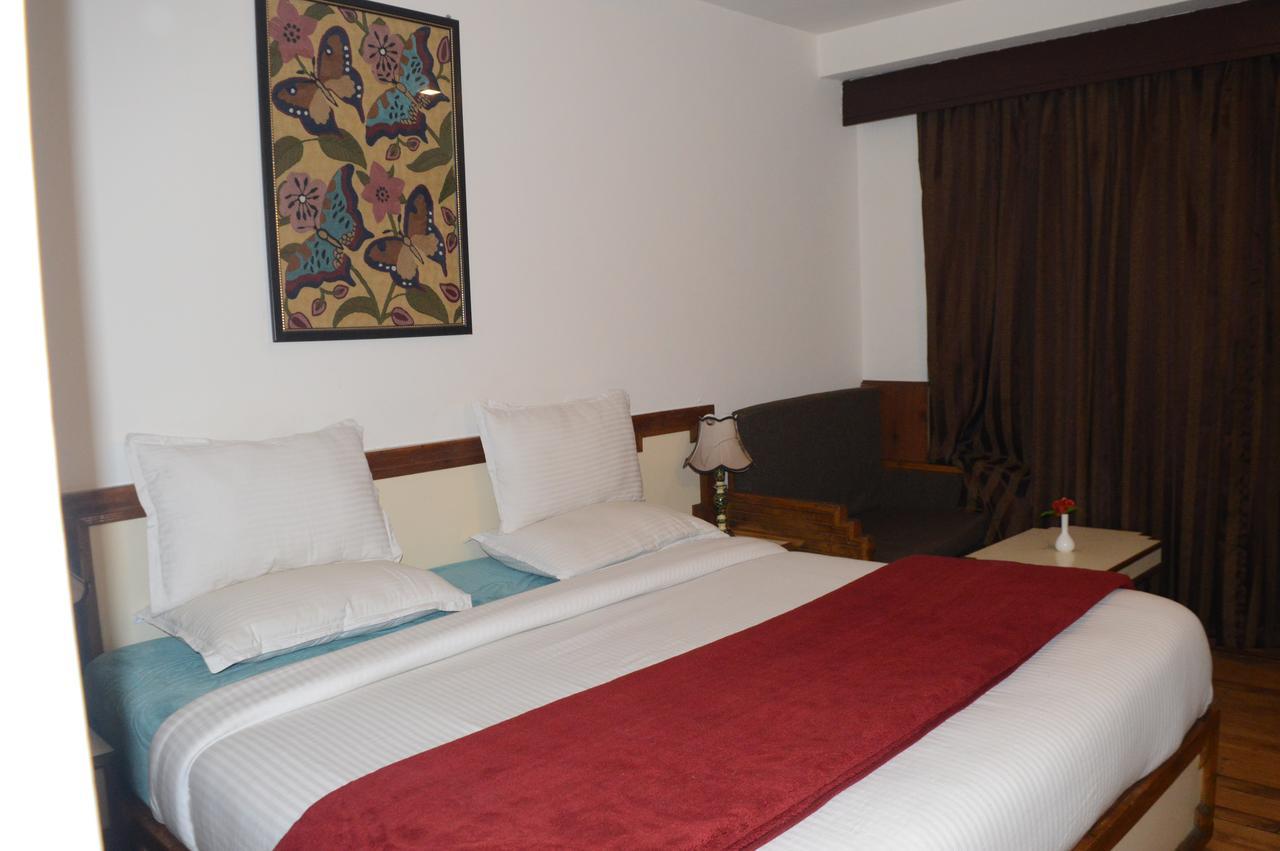 Standard Hotel And Resturant Srīnagar Екстериор снимка