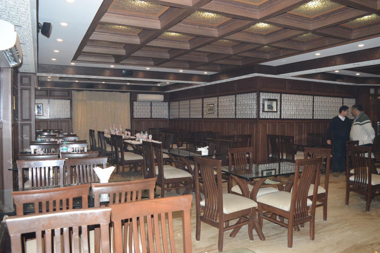 Standard Hotel And Resturant Srīnagar Екстериор снимка