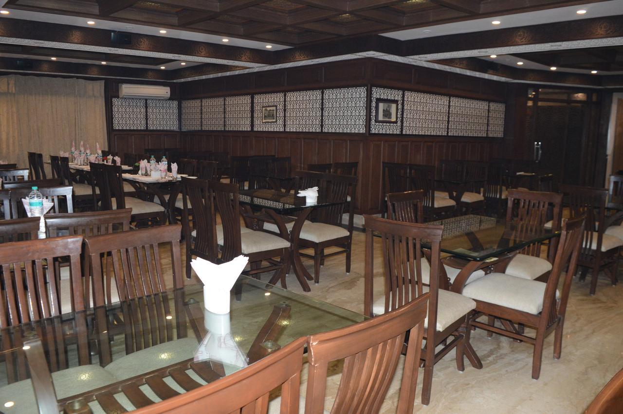 Standard Hotel And Resturant Srīnagar Екстериор снимка