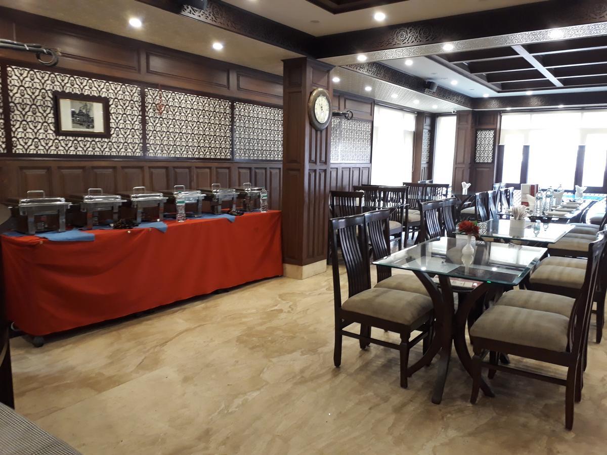 Standard Hotel And Resturant Srīnagar Екстериор снимка