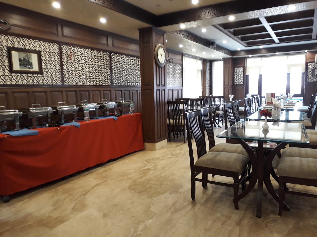 Standard Hotel And Resturant Srīnagar Екстериор снимка