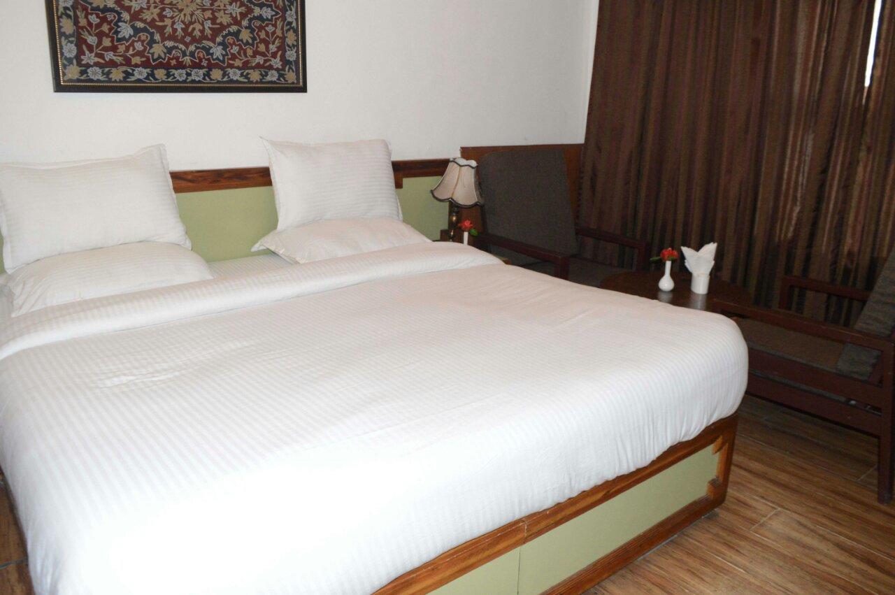 Standard Hotel And Resturant Srīnagar Екстериор снимка